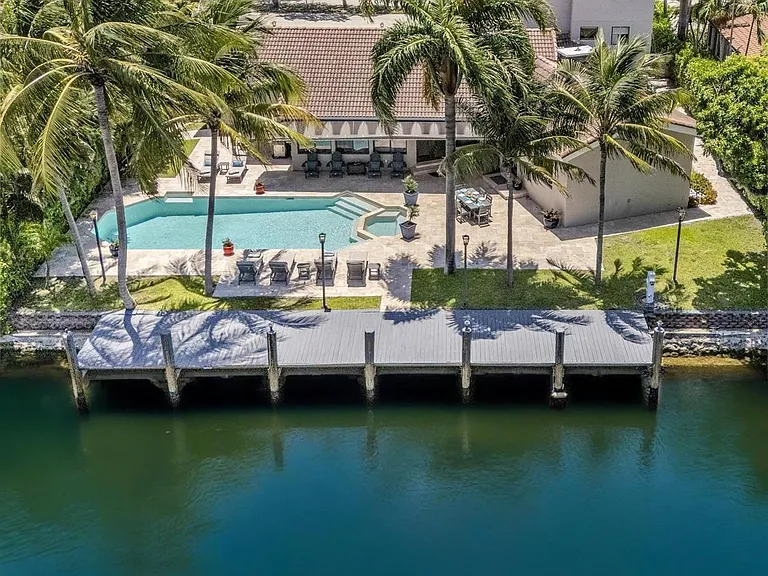 616 Riviera Isle Dr — Photo 1