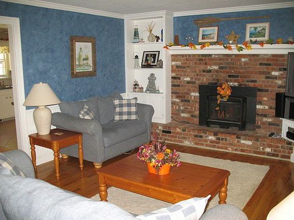 Living Room w/ Fireplace