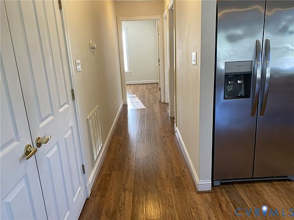 4th image of 400 Stone Hearth Ct