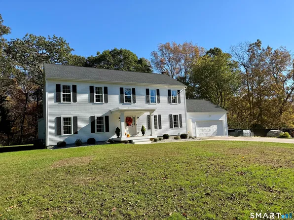 4 Chester Maine Road, North Stonington, CT 06359