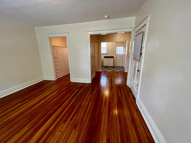 2429 Sutton Blvd #1S — Photo 4
