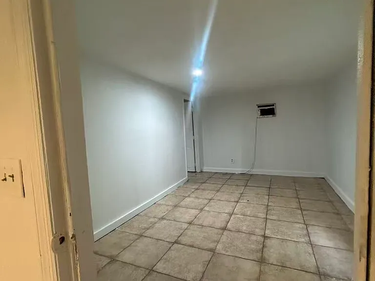 706 Thalia Dr — Photo 10