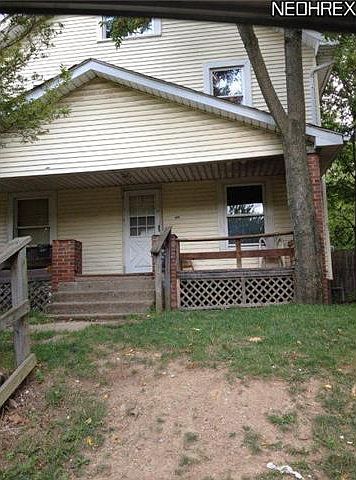 2nd image of 1215 Laiblin Pl NE