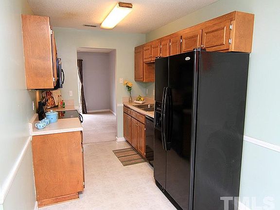 3rd image of 533 Darby Glen Ln