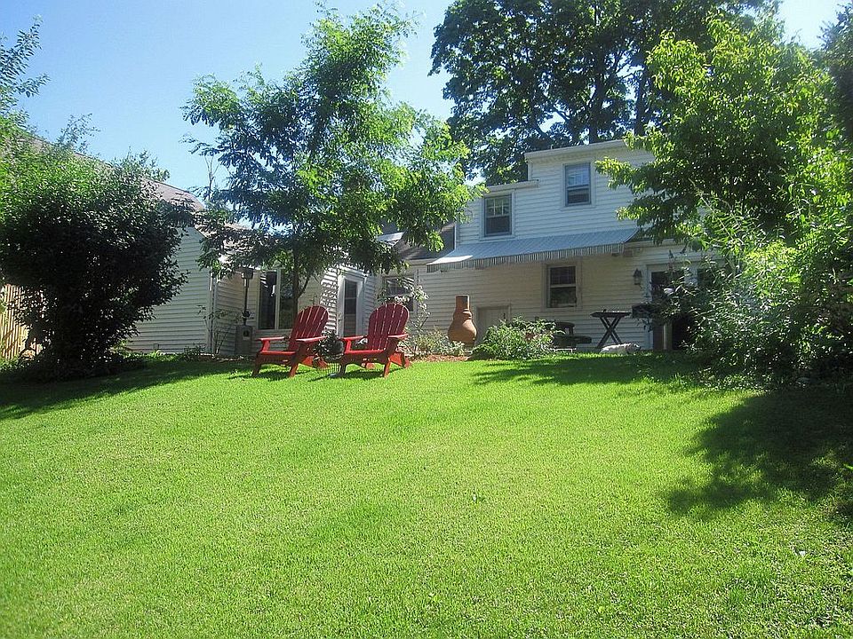 Private and Spacious Back yard