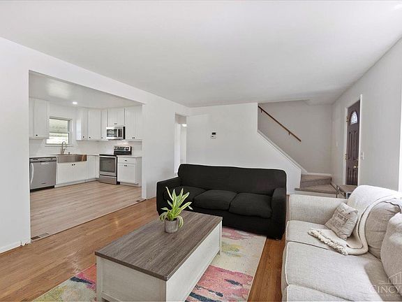 4th image of 3364 Westmont Cir
