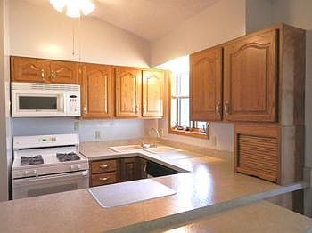 Oak cabinets & all major appliances