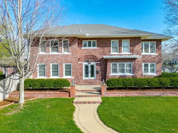 1316 E 10th Ave, Winfield, KS 67156