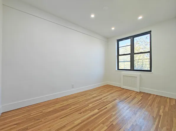 52-02 39th Avenue image 7 of 8