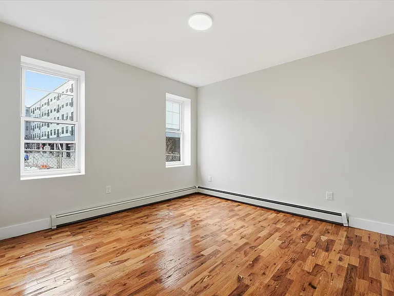 112-114 N Walnut St #2F — Photo 9