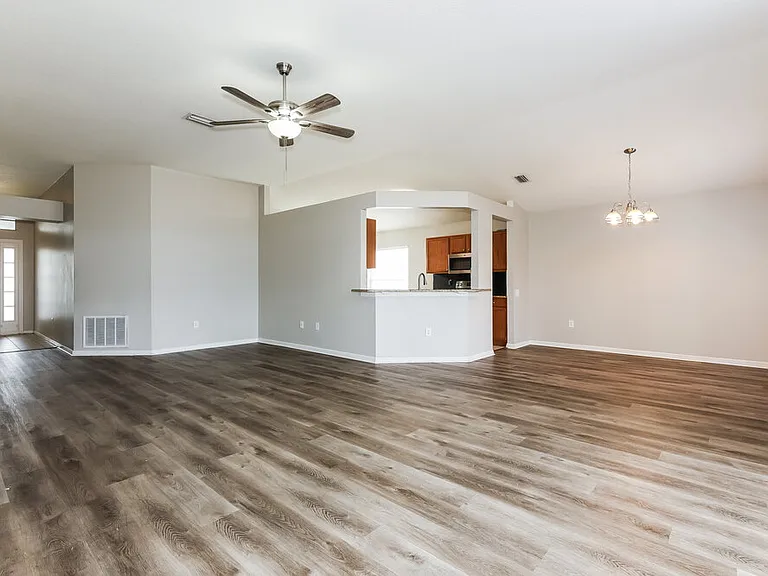 1106 Summer Breeze Dr — Photo 3
