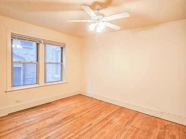 1101 W Roscoe St #21, Chicago, IL 60657