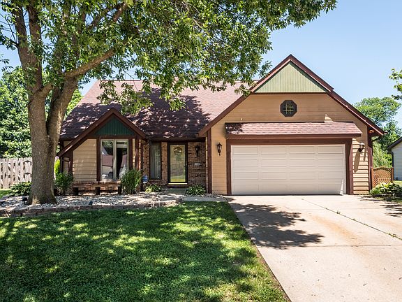 2nd image of 112 Brian Dr
