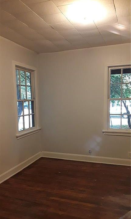 2nd image of 904 Gene Johnson St