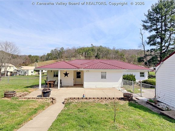3rd image of 420 Blake Rd