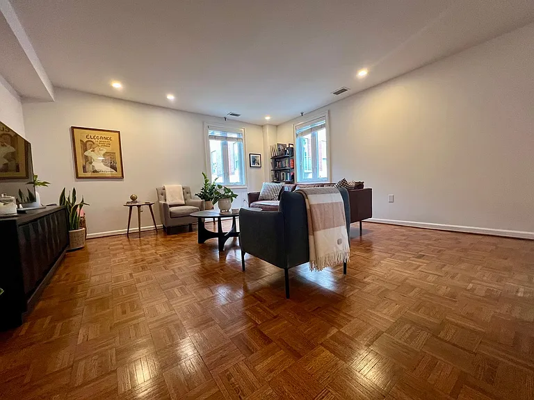 136 N Bread St #422 — Photo 3