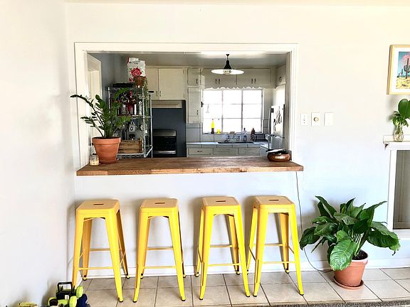 Bar from living room to kitchen