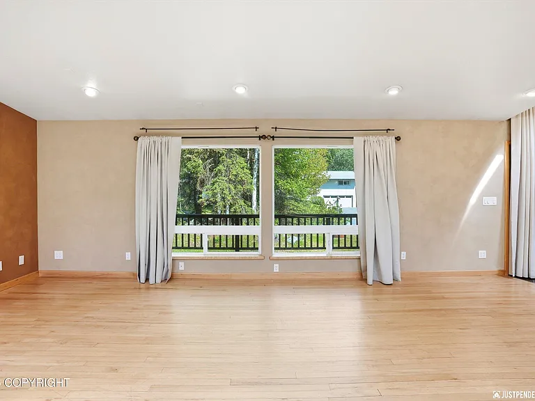 2100 Churchill Dr — Photo 11