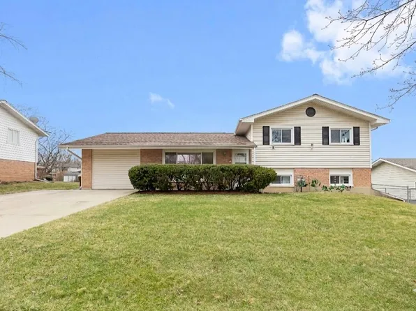 1910 Ashley Rd, Hoffman Estates, IL 60169