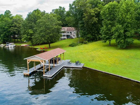 82 Heather Dr, Bumpass, VA 23024