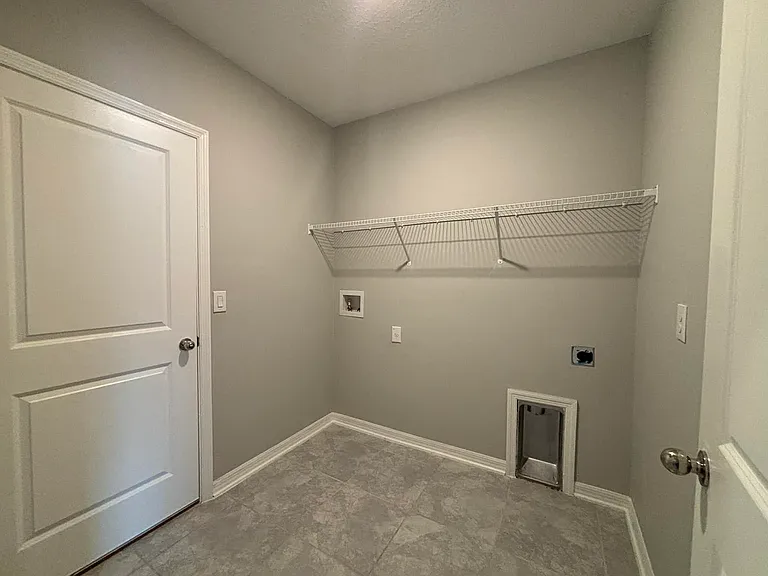 1498 Austin St — Photo 20