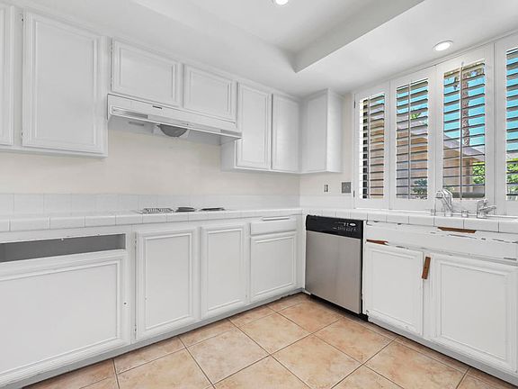 4th image of 44 Sunrise Dr