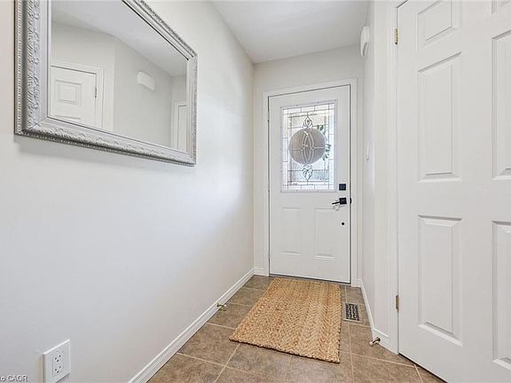 4th image of 28 Davison Dr