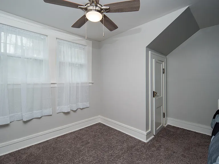 10 Glendale Ave — Photo 25