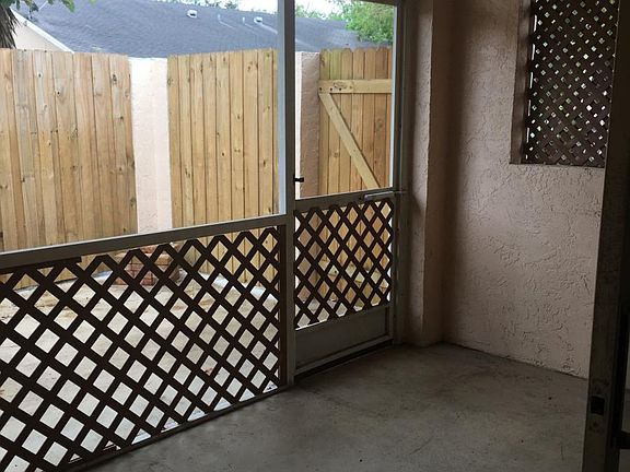4th image of 12293 Londonderry Ln