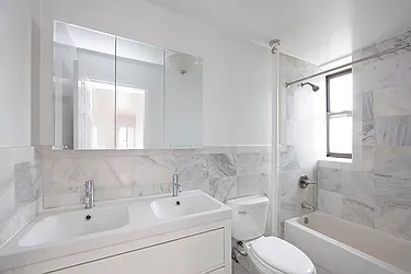 Rented by R New York