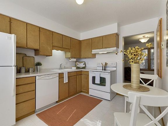 3rd image of 2162 Stewart Ave #2