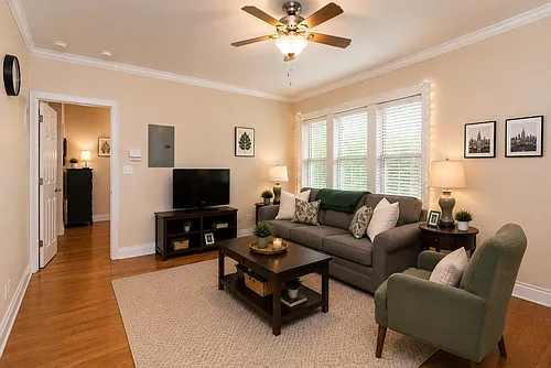 1516 W Waveland Ave #1 Photo 1