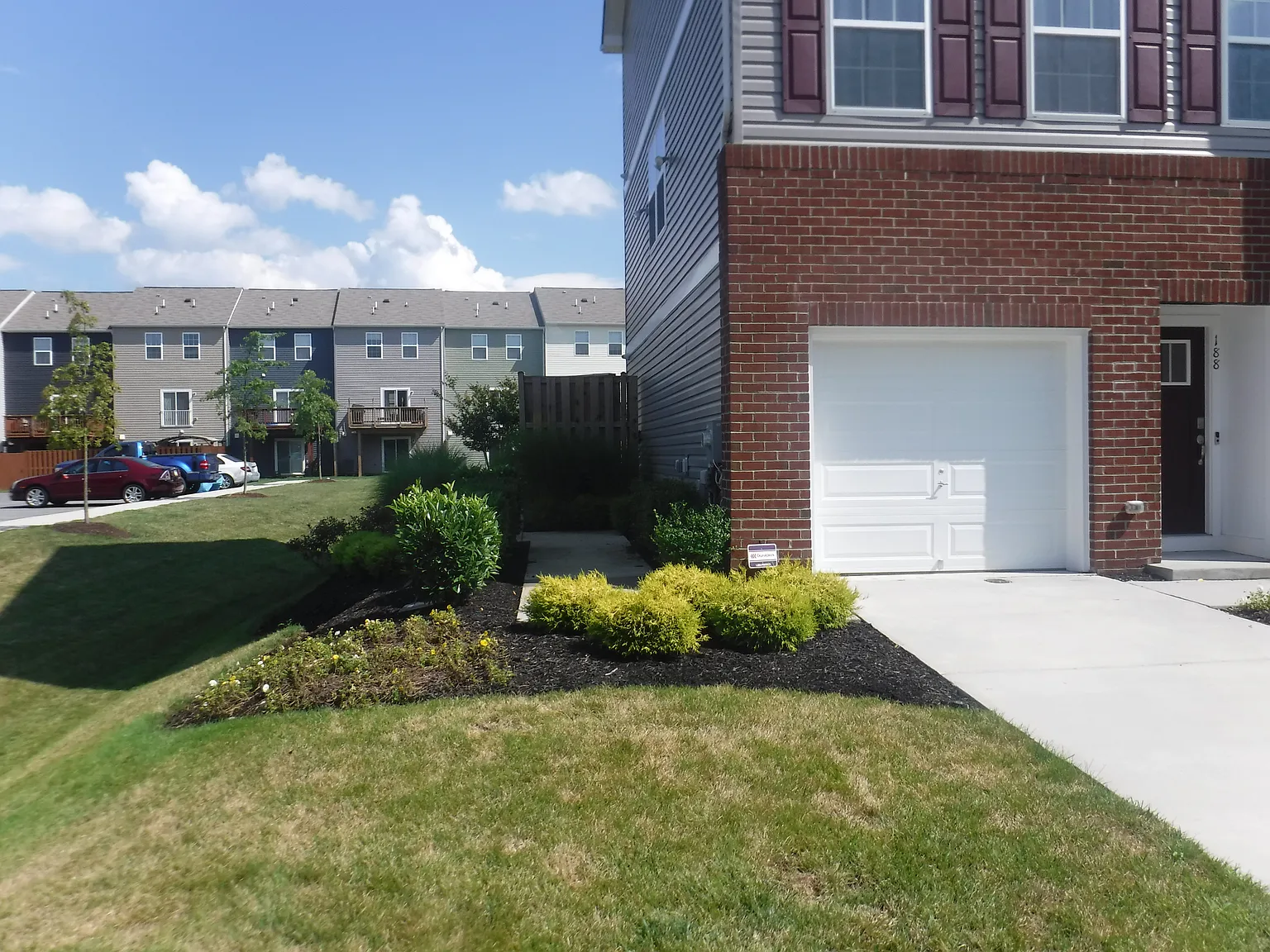 3 bed, 1440 sqft, $1,925 — Photo 2