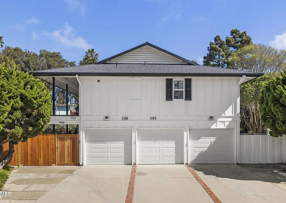 910 Seaside Ct