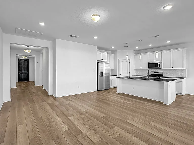 2608 Emerson Trl — Photo 3