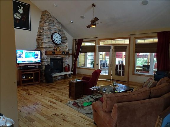 3rd image of 1141 East Ave