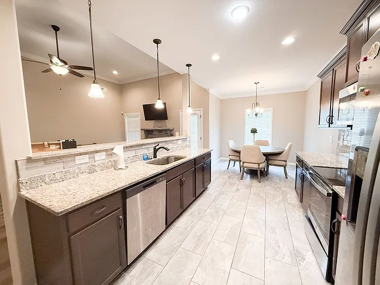 1727 Oak Forest Dr — Photo 6