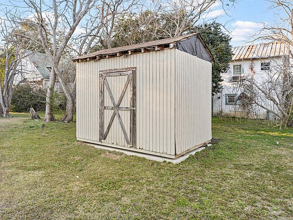 5th image of 216 Sumter St