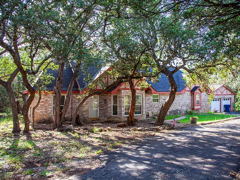 222 Sisterdale Rd — Photo 2