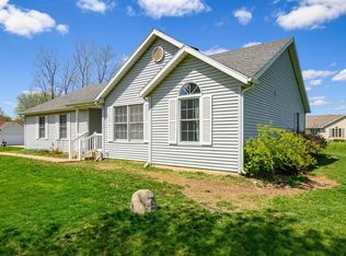 4562 E Country Cove Dr, Syracuse, IN