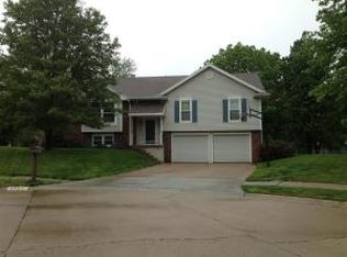 3001 Tolkien Ct, Saint Joseph, MO 64506