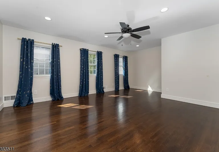 65 Hampshire Dr — Photo 15