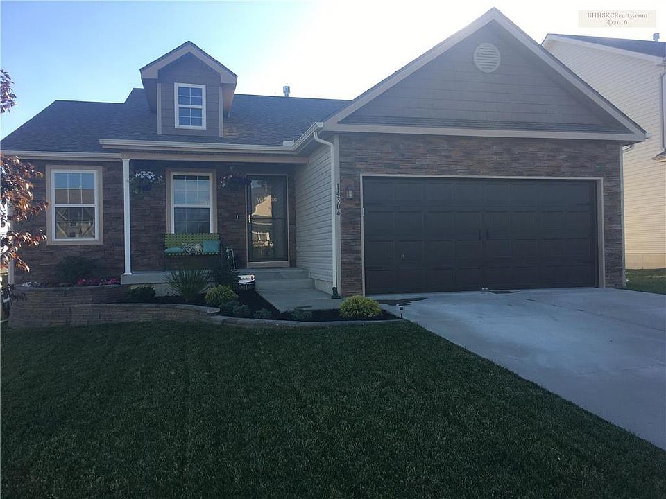 Maintenance free vinyl siding