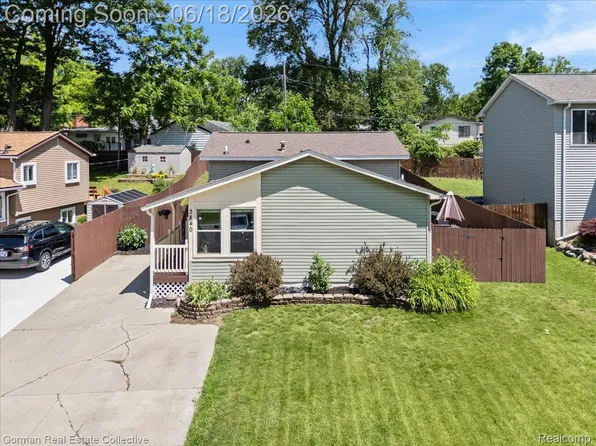 3840 Cass Elizabeth Rd, Waterford, MI 48328