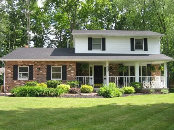 3570 S Sunnyfield Dr, Akron, OH 44321