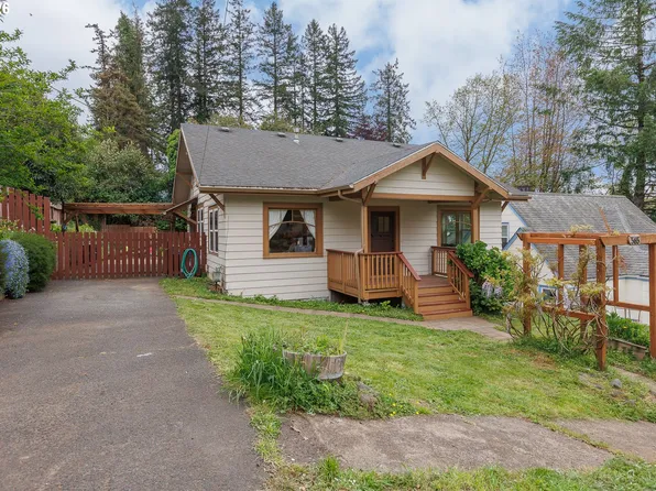 565 SE 4th St, Toledo, OR 97391
