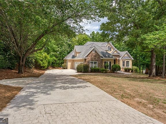 2nd image of 303 Broadmoor Way