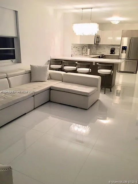 The Decoplage Condo — Photo 3