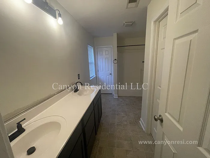 1604 Cedrow Dr — Photo 14