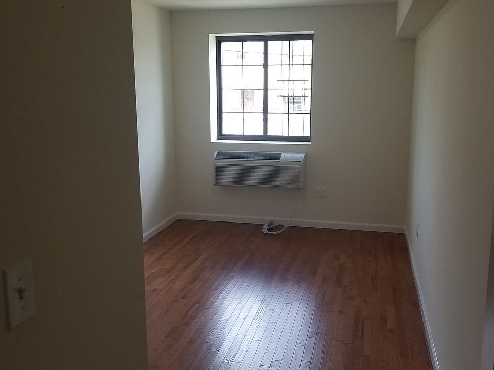 2nd image of 2321 Beaumont Ave